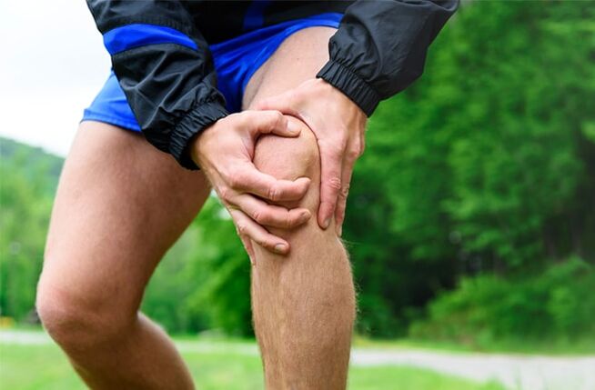 Die Knieschmerzen können ein Symptom für Arthrose sein
